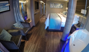 H8  Deluxe Spa Suite 16100